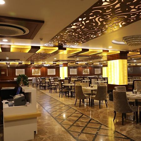 Hotel Tridev Varanasi Eksteriør bilde