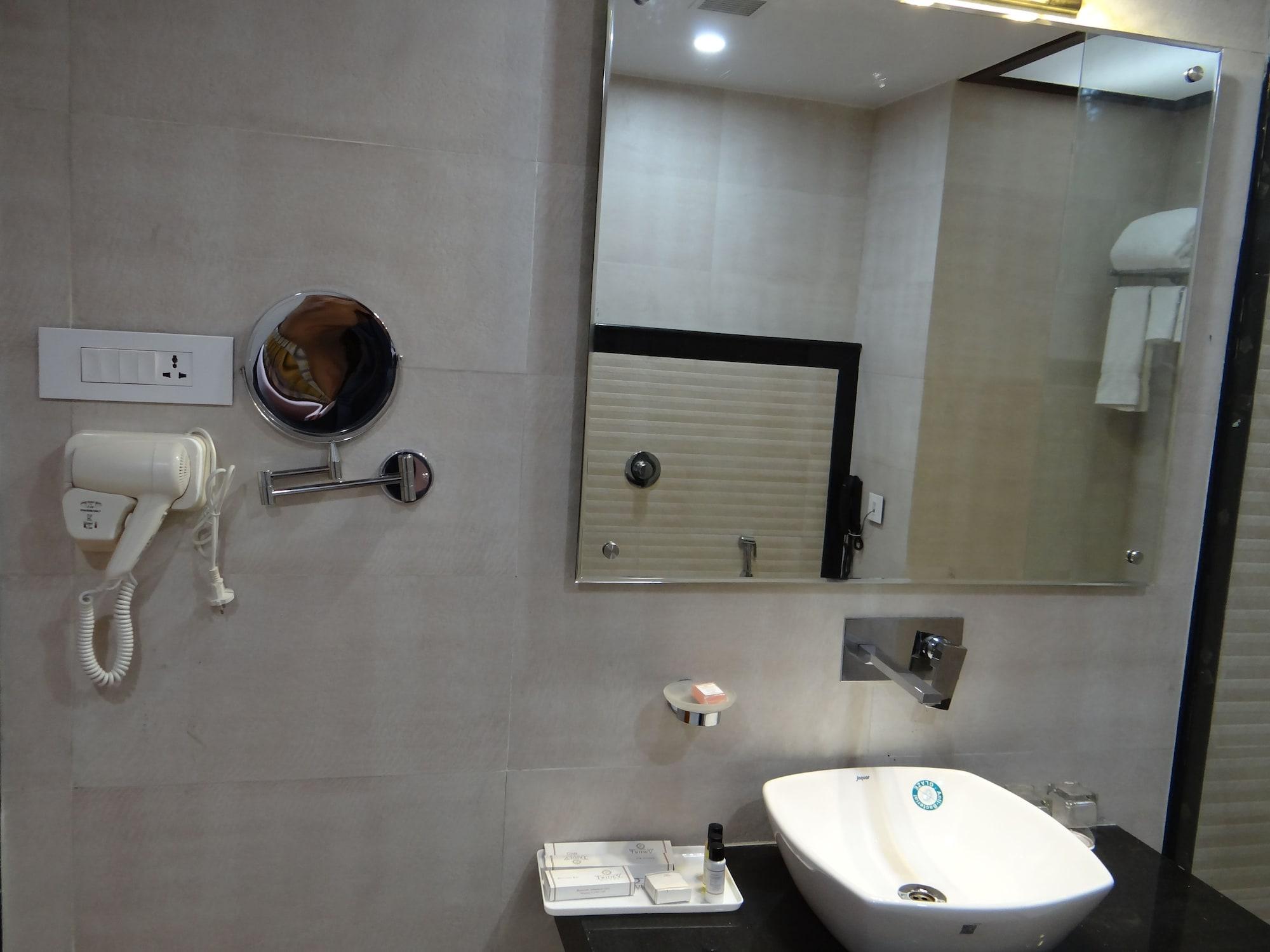 Hotel Tridev Varanasi Eksteriør bilde