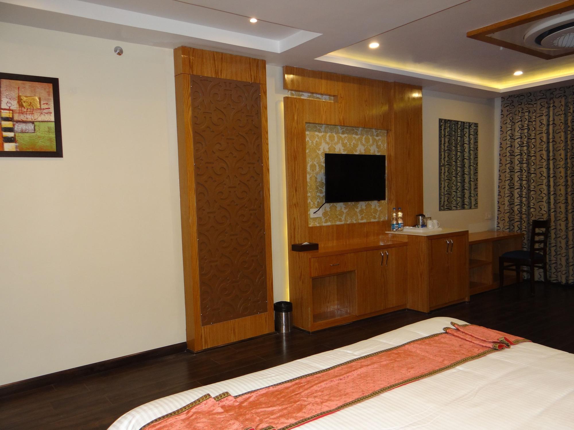 Hotel Tridev Varanasi Eksteriør bilde