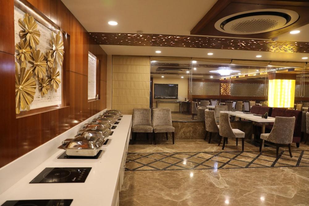 Hotel Tridev Varanasi Eksteriør bilde