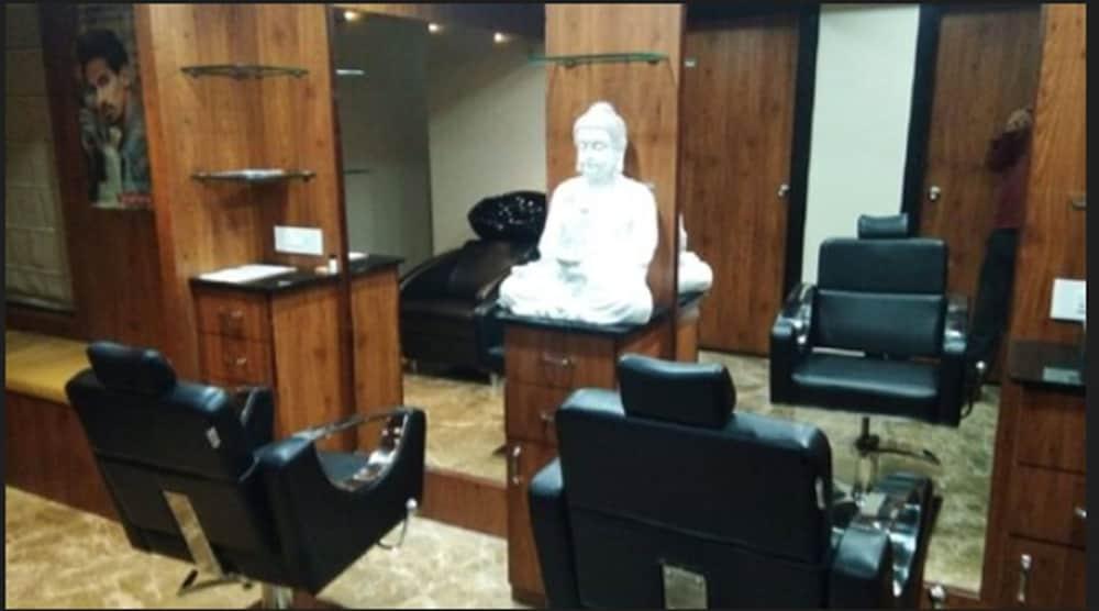 Hotel Tridev Varanasi Eksteriør bilde