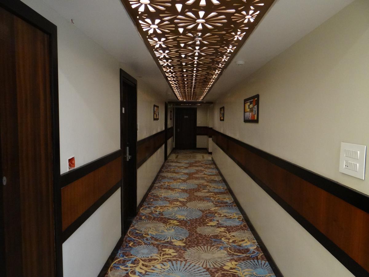 Hotel Tridev Varanasi Eksteriør bilde