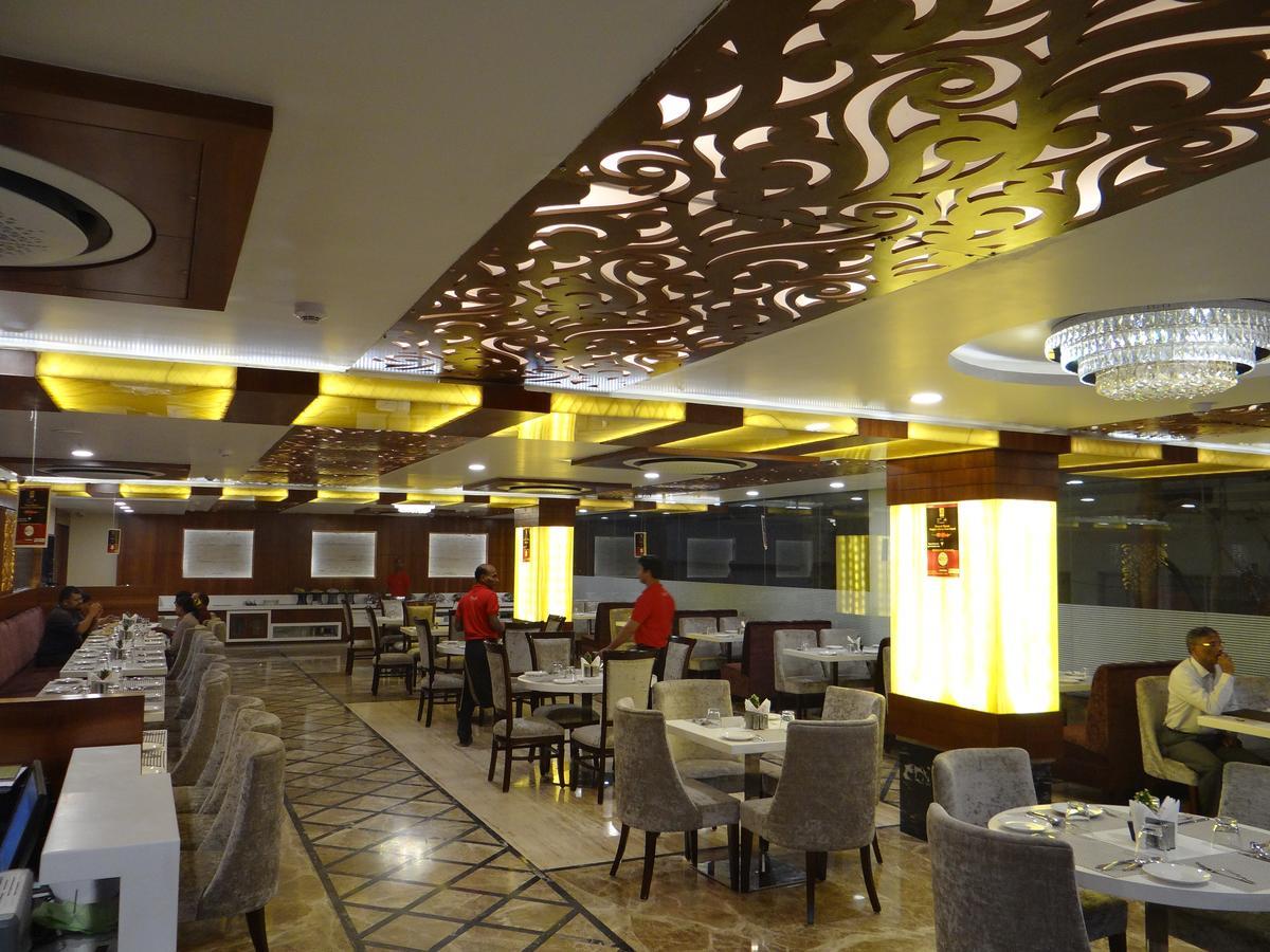 Hotel Tridev Varanasi Eksteriør bilde