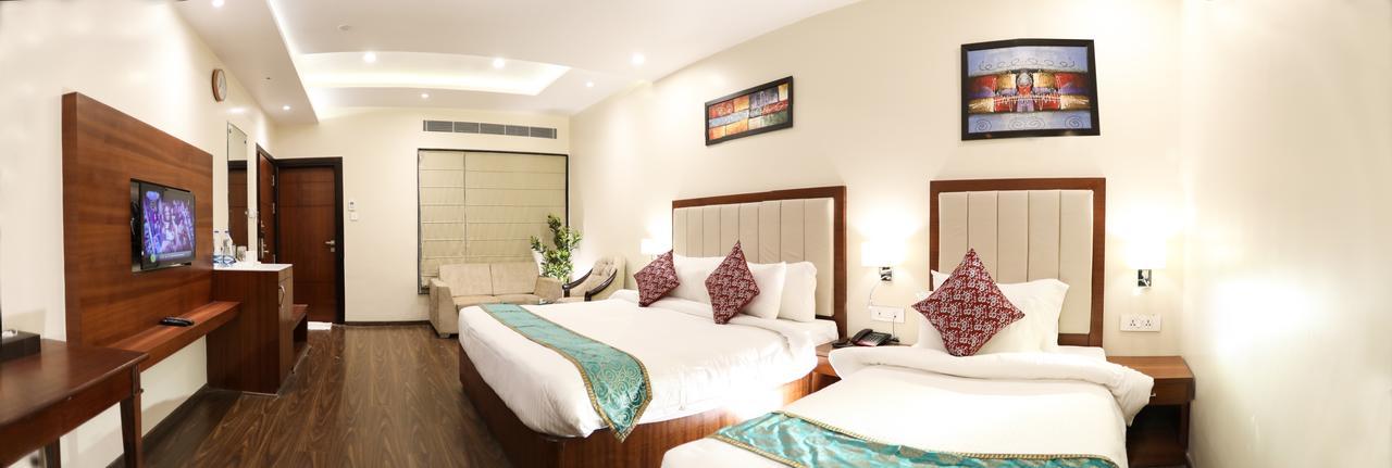 Hotel Tridev Varanasi Eksteriør bilde