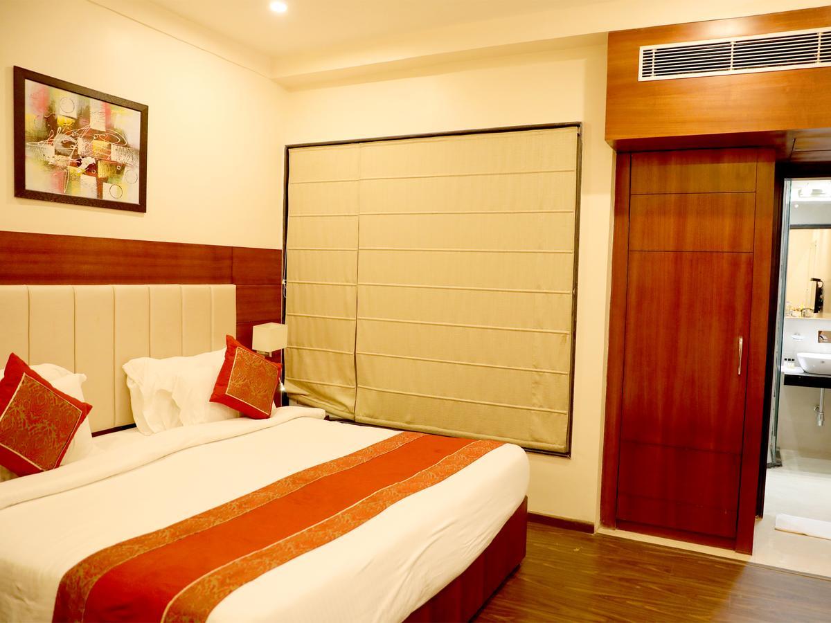 Hotel Tridev Varanasi Eksteriør bilde