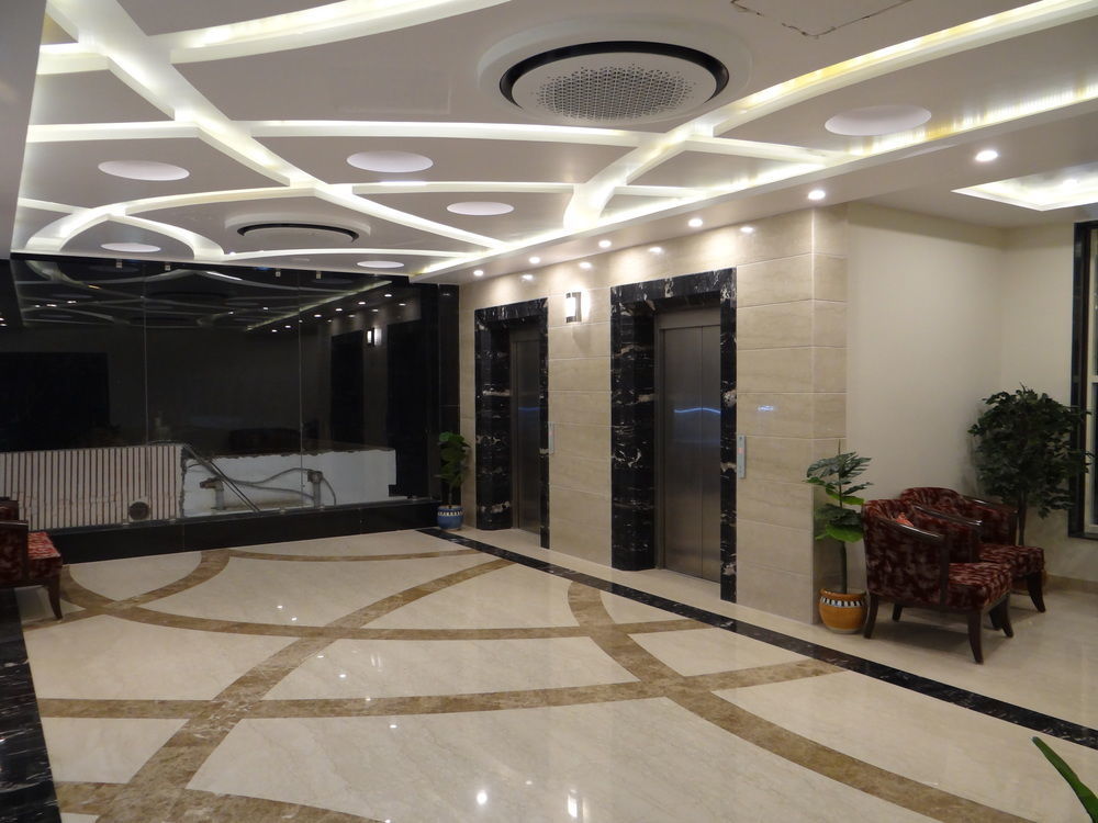 Hotel Tridev Varanasi Eksteriør bilde